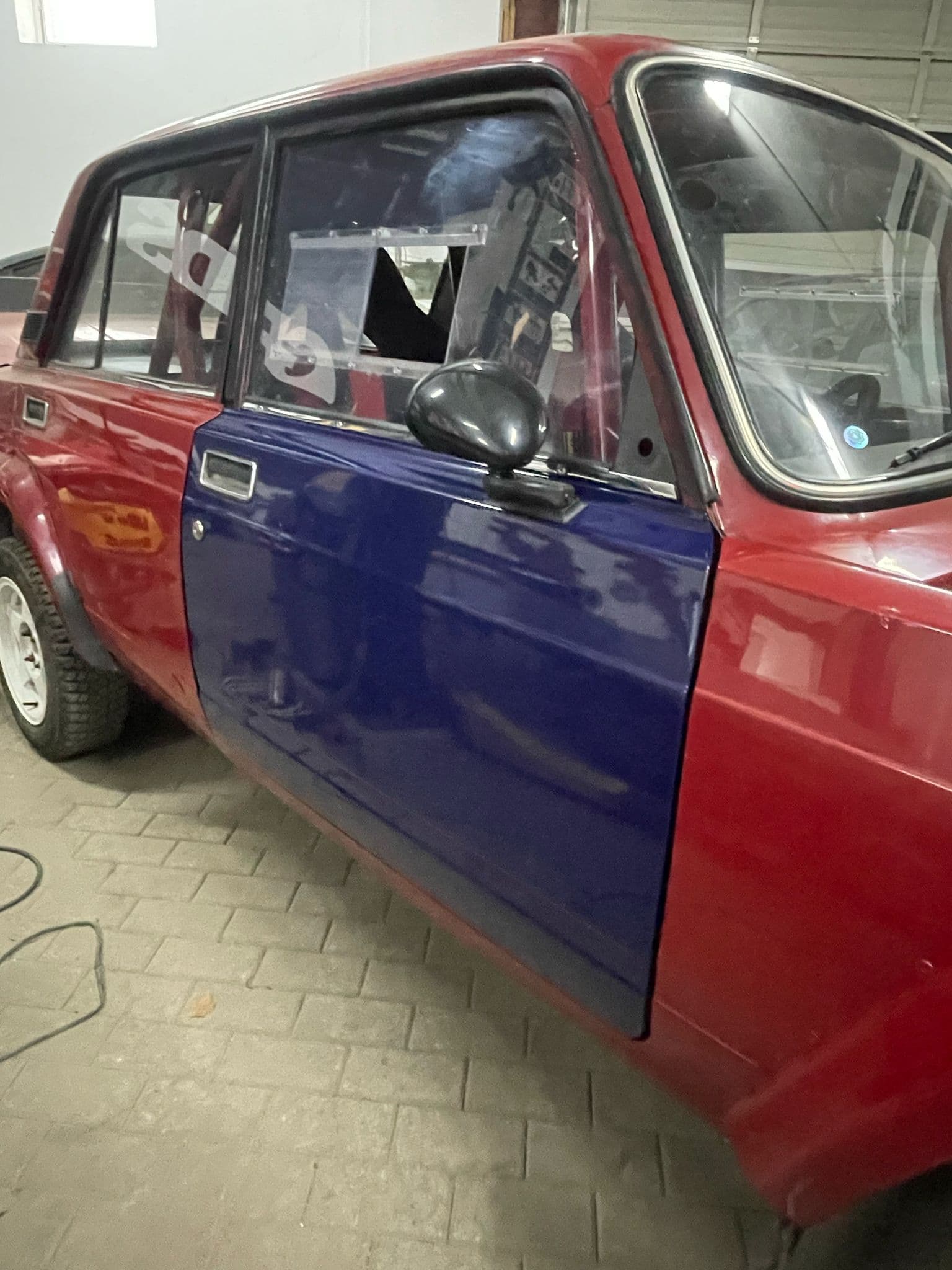 Fenster- und Innenraumdetail am Lada VFTS