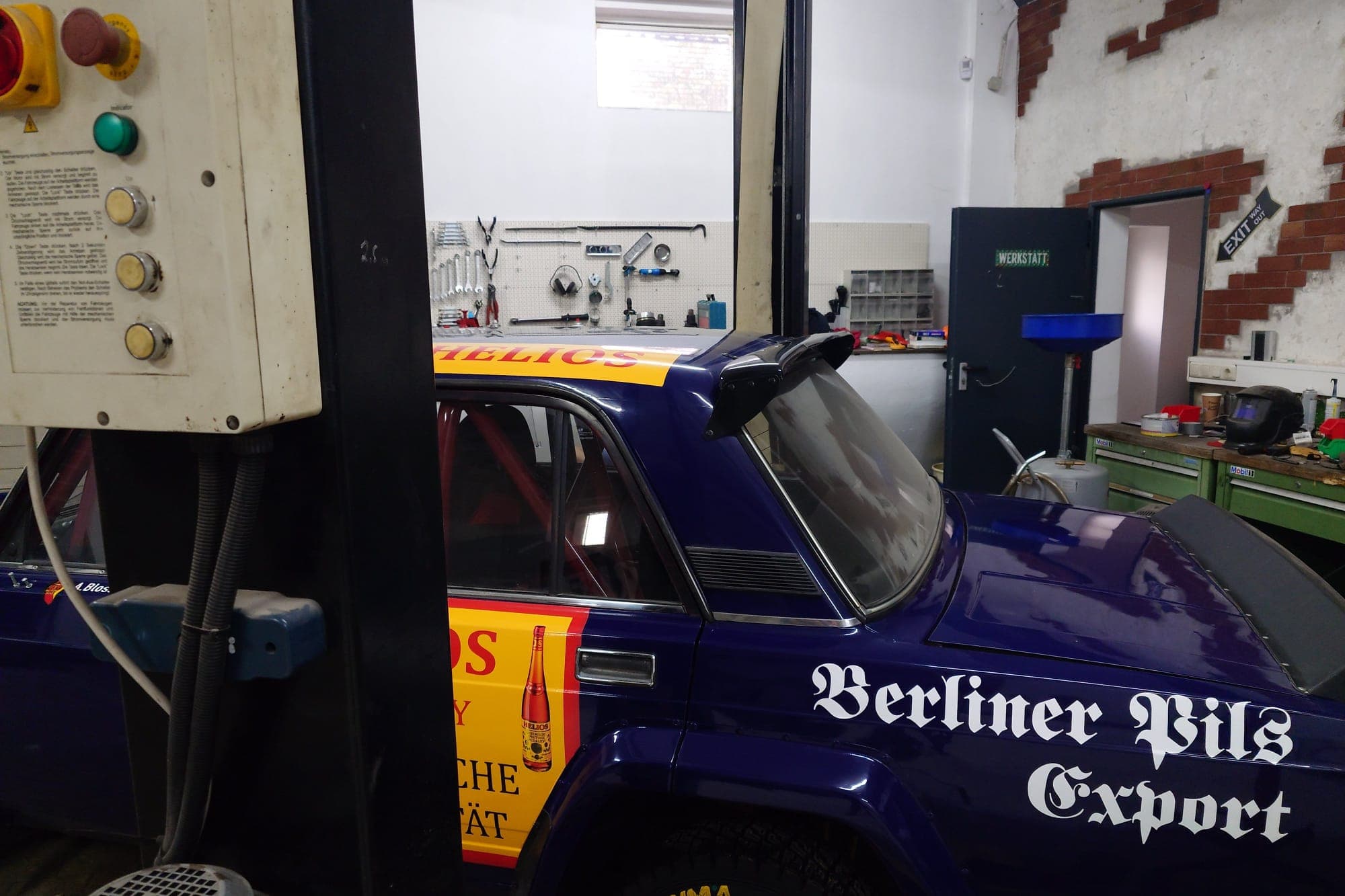 Seitenansicht des neu aufgebauten Lada VFTS in der Werkstatt